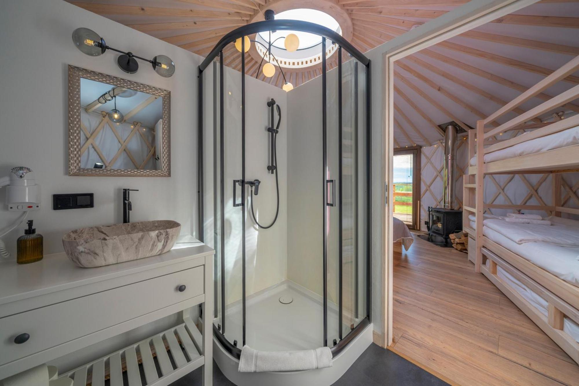 Bed and Breakfast Dom W Domu - Izera Glamping Gajowka  Номер фото